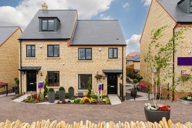 Taylor Wimpey - Weldon Manor at Priors Hall Park