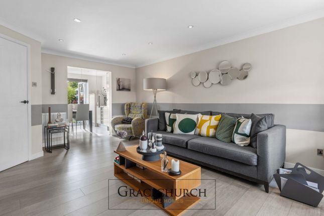 32 Caldecot Avenue, Goffs Oak photo 3