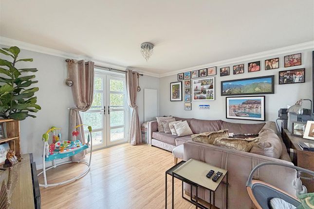 Flat 6, Iron View, Cressing Road, Braintree photo 4
