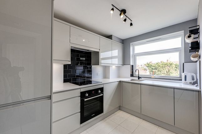 Flat for sale in Hadleigh Road, Leigh-On-Sea