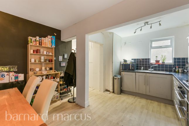 2, Sutton Way, Heston photo 3