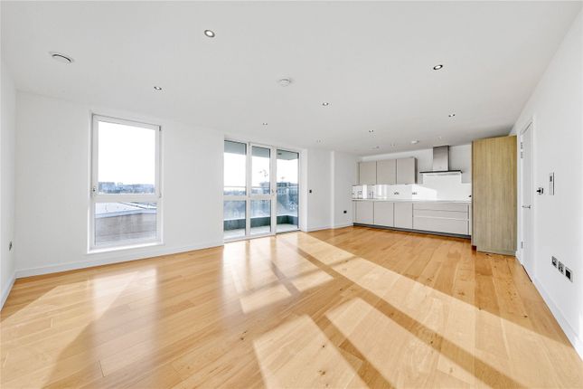Flat for sale in Glenbrook Apartments, Hammersmith