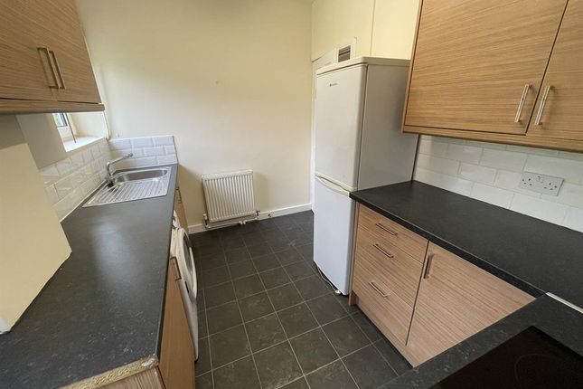 Flat to rent in Sandringham Drive, Leeds, West Yorkshire