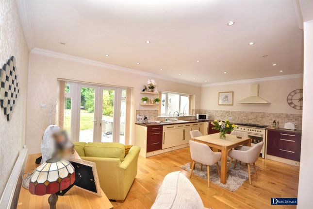 8 Queens Gardens, Upminster photo 3