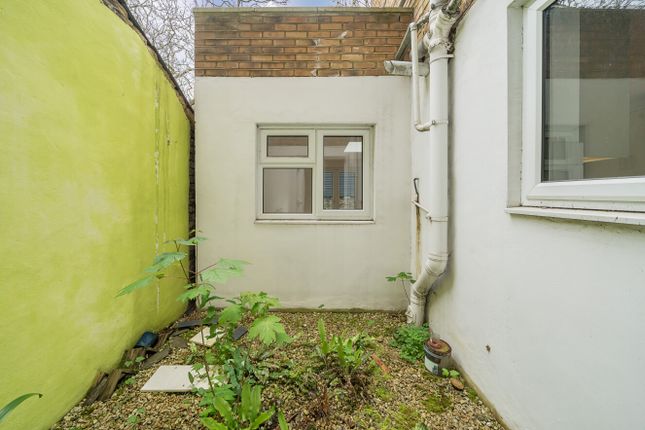 Flat for sale in Cathnor Road, London