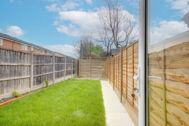 18, Daventry Avenue, London photo 4