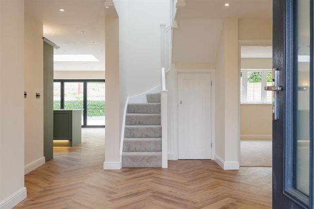 17, Phillips Hatch, Wonersh photo 4