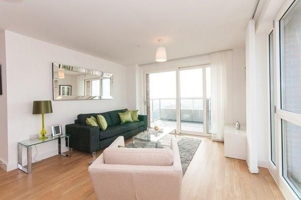 Flat to rent in Jefferson Plaza, Marner Point, St Andrews, Bow, London