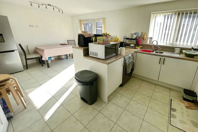 11, Weave Grove, Bolton photo 3