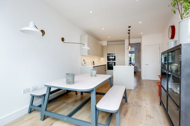 Terraced house to rent in Kingston Road, London