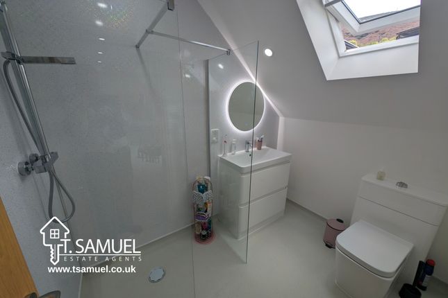 Ensuite Bedroom 2