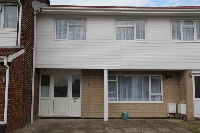 Thumbnail Flat to rent in Humber Way, Slough