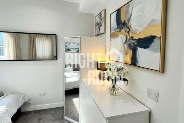 Room 4, 98 Beresford Road, Portsmouth photo 3