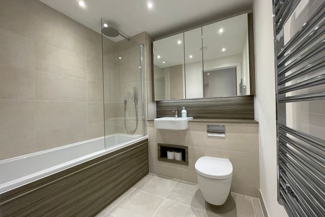 Flat 25, Genista House, Hoy Close, London photo 2
