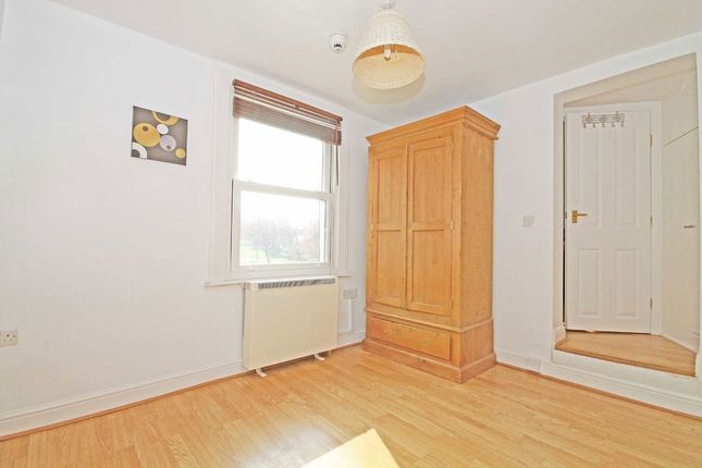 Flat 2, 112, Kneller Road, Twickenham photo 4