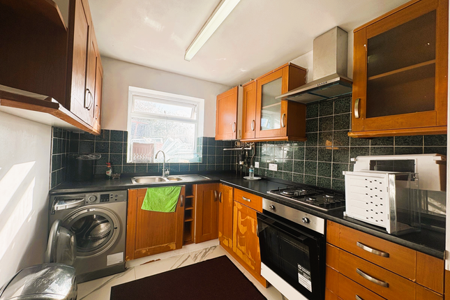 103 Willowbrook Road, Southall photo 5
