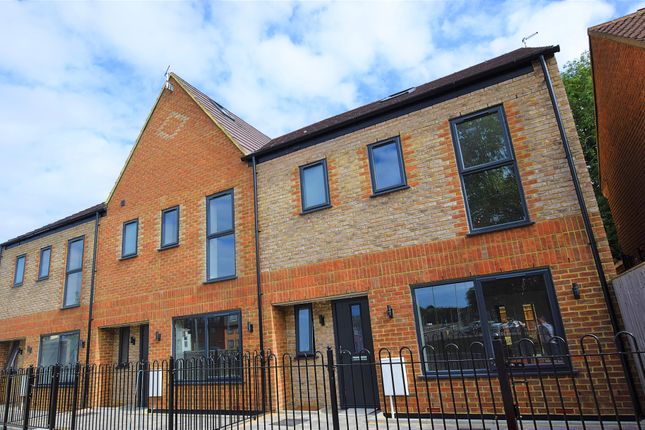 Thumbnail Mews house for sale in Park Terrace, Coates Way, Watford