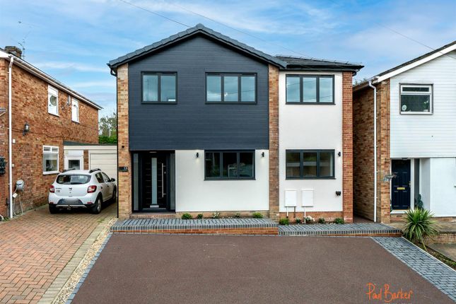 Link-detached house for sale in Tennyson Road, Chiswell Green, St.Albans