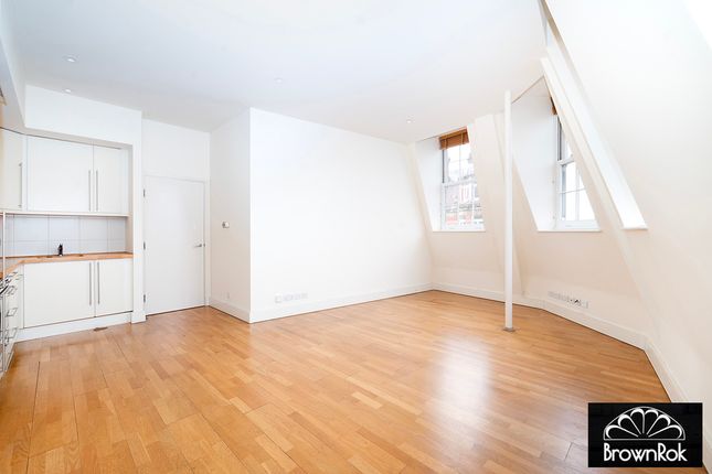 Flat to rent in Cornwall Crescent, London