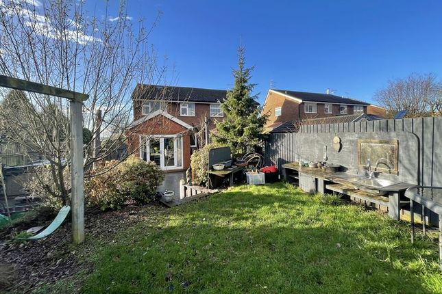 17, Highland Close, Biddulph Moor photo 3