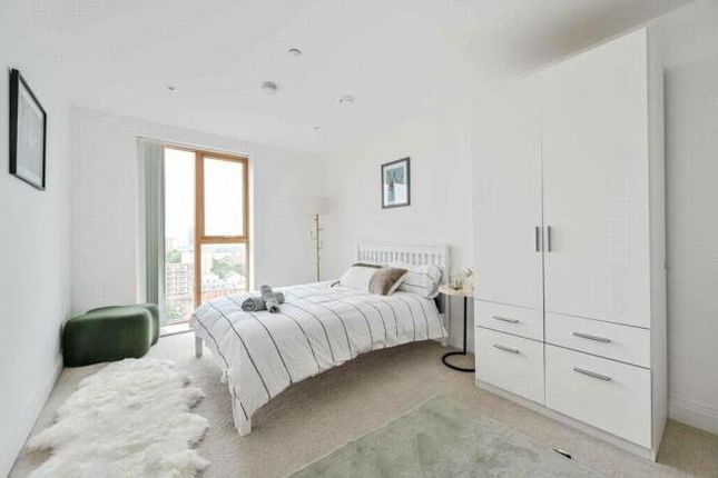 Flat 301, Axell House, 41, Wellington Street, London photo 3