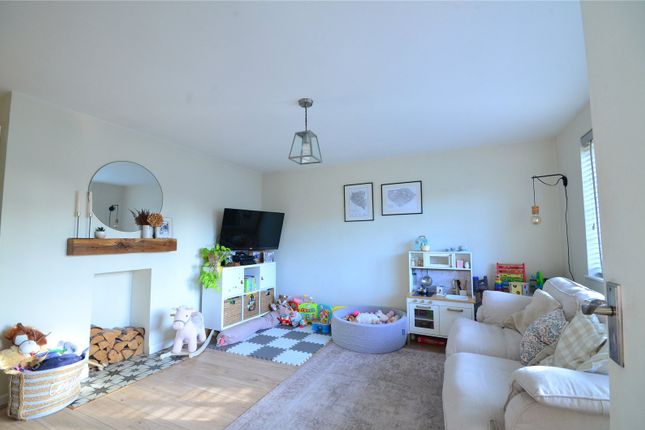 199, Garden Wood Road, West Sussex photo 3