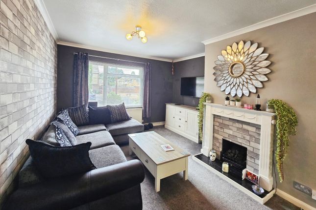 9, Potters Crescent, Ash photo 4