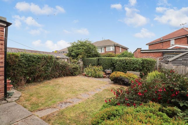 13, Charnock View Road, Sheffield photo 4