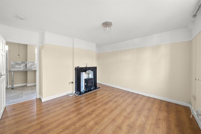 69, Courtenay Avenue, Harrow photo 4