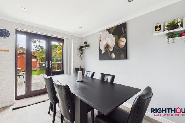 17 Ash Croft, Bradford photo 3