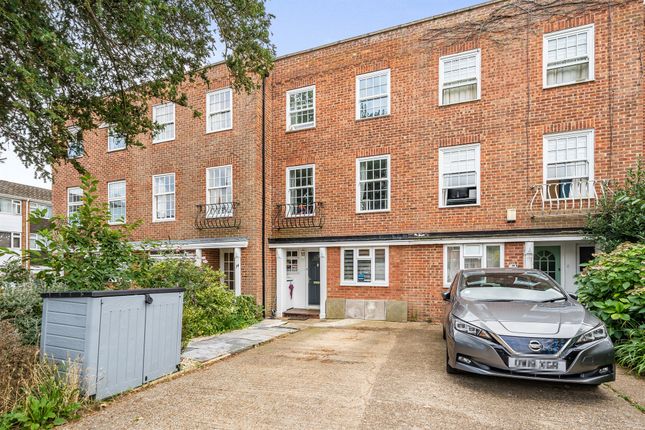 Town house for sale in Wayside Mews, Maidenhead