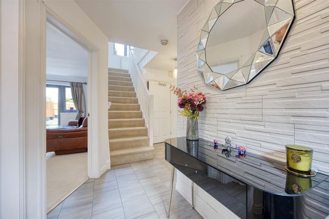5, Deblin Drive, Uxbridge photo 4