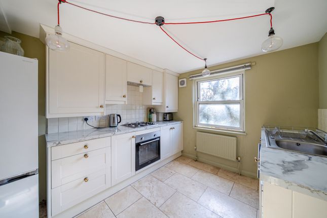 Flat B, 30, Lilford Road, London photo 4