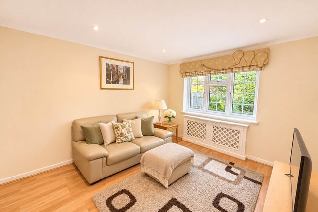 Sheraton Close, Borehamwood photo 2