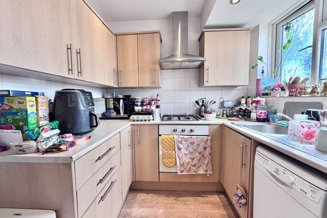 16, Nestles Avenue, Hayes photo 3