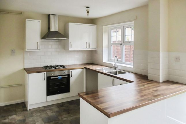 14 Harvesters Way, Willenhall photo 2