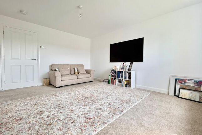 10, Larkspur Close, Newport photo 2
