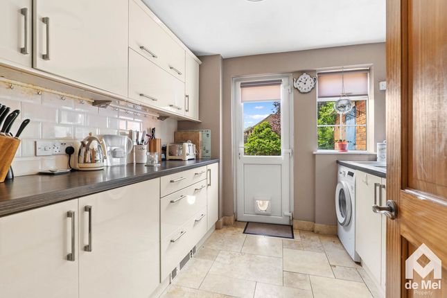 8, Courtiers Drive, Cheltenham photo 2