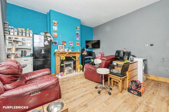 15, Queen Street, Chickenley, Dewsbury photo 4