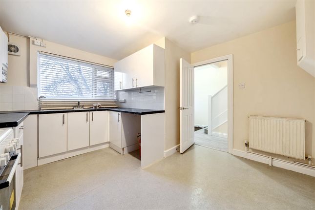 Flat 1 Woodfield House, Oakfield Close, New Malden photo 4