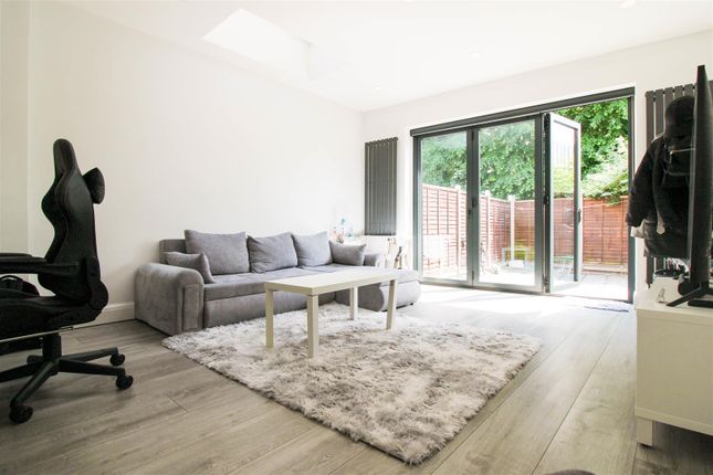 37, Almond Road, London photo 2