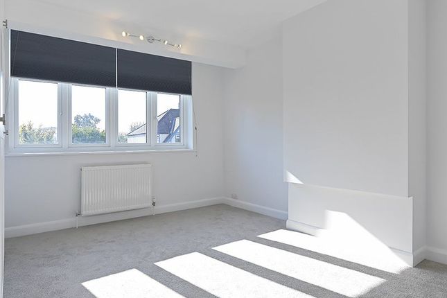 Terraced house to rent in Toynbee Road, London