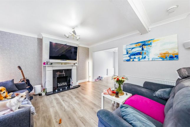 49, Coombfield Drive, Dartford photo 3
