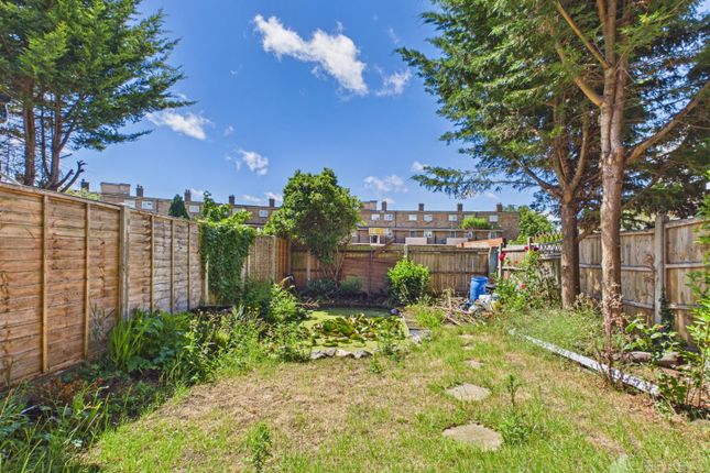 107, Pennymead, Harlow photo 2