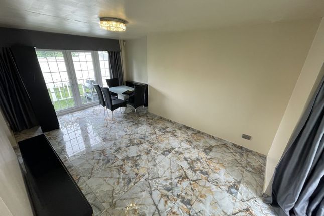13, Queens Way, Shenley photo 2