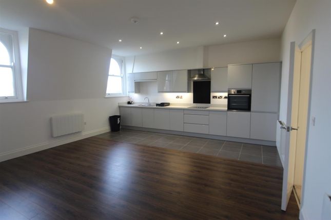 Thumbnail Flat to rent in Top Floor Apartment, Brooklands Development, Esplanade Gardens, Scarborough