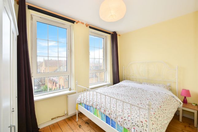 Flat for sale in Winchelsea House, Rotherhithe