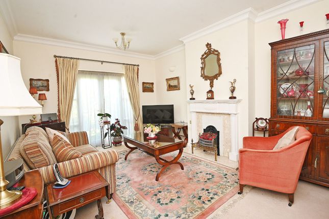 1 Garden Court Hollins Hall, Harrogate photo 4