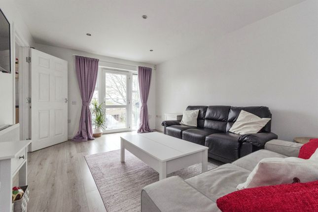Flat for sale in Claymores, Stevenage