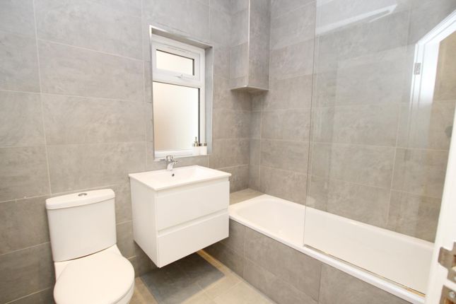 41B, Glenwood Road, London photo 4